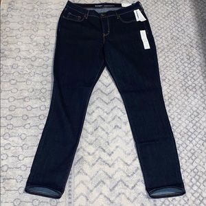 NWT Old Navy Mid Rise Curvy Skinny Famous Jeans